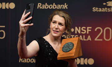 Ireen Wüst ontvangt Fanny Blankers-Koen Carrièreprijs