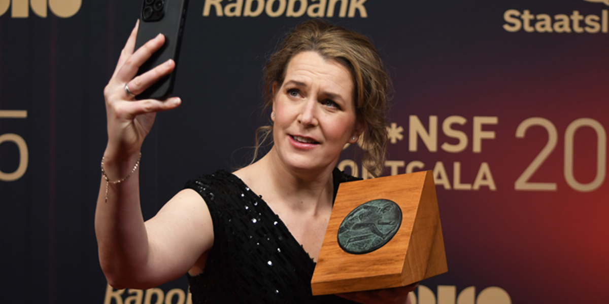 Ireen Wüst ontvangt Fanny Blankers-Koen Carrièreprijs