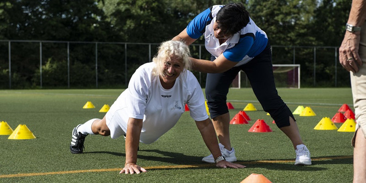 Voetballen doet Conny net zo graag als Coen