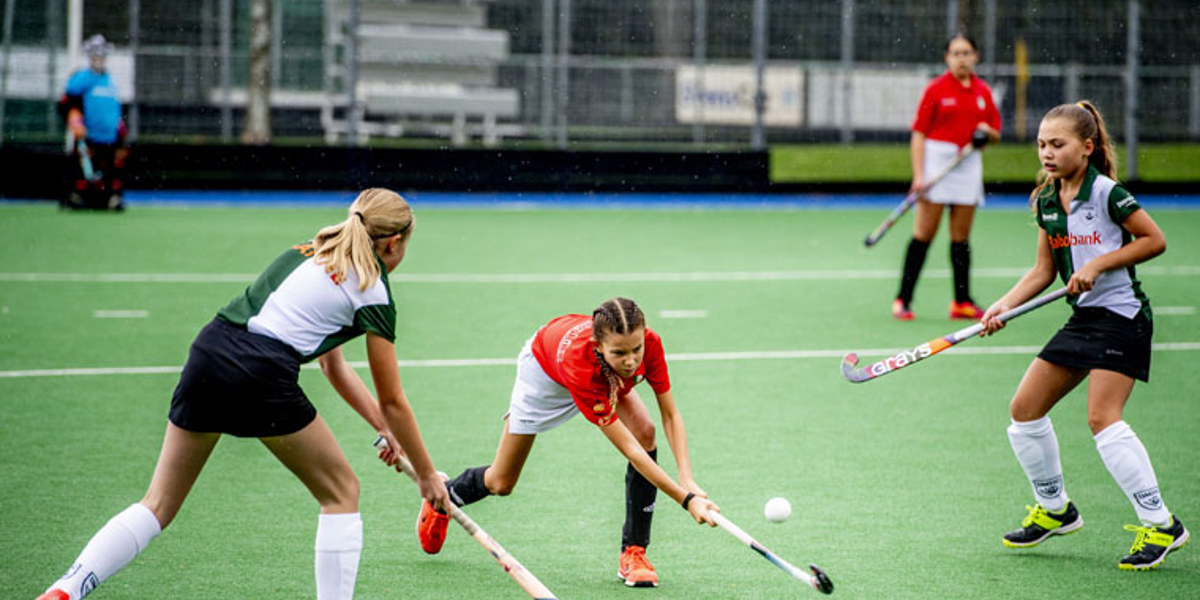 Jongeren sporten en bewegen te weinig en voelen zich ook onvoldoende aangemoedigd