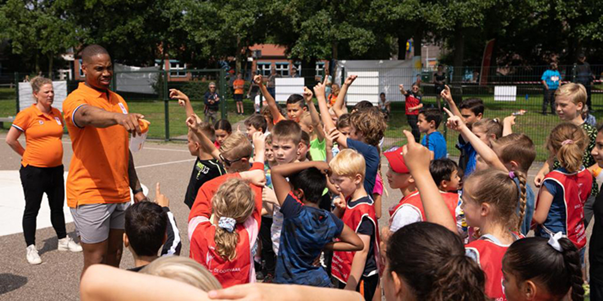 Veel kinderen aan het sporten bij Tokyo in Town