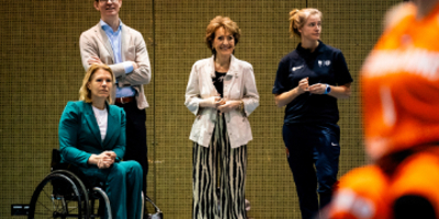 Prinses Margriet bezoekt paralympische sporters TeamNL op Papendal