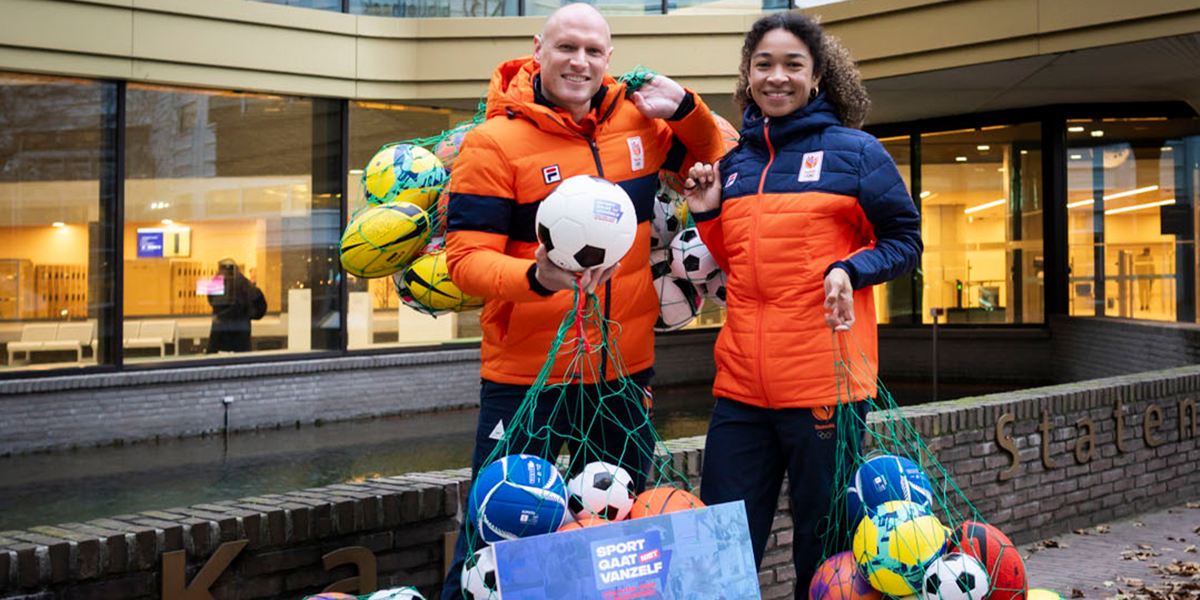 De bal ligt bij de politiek: 150 ballen voor 150 Tweede Kamerleden.