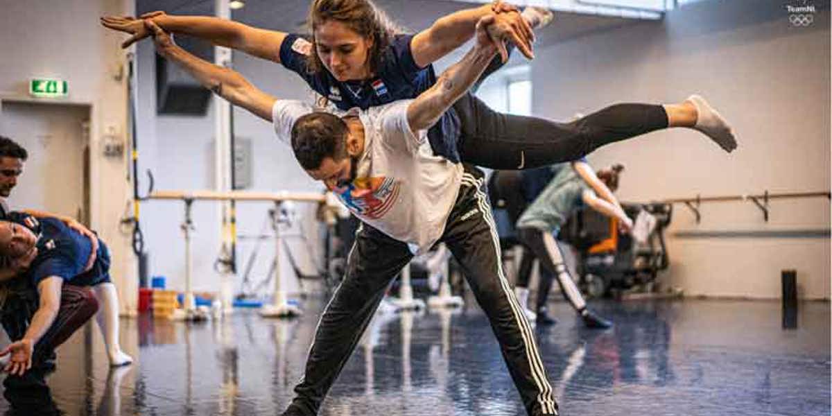 Unieke samenwerking brengt topdansers Introdans en volleybalsters TeamNL samen: zelfde soort drive en commitment