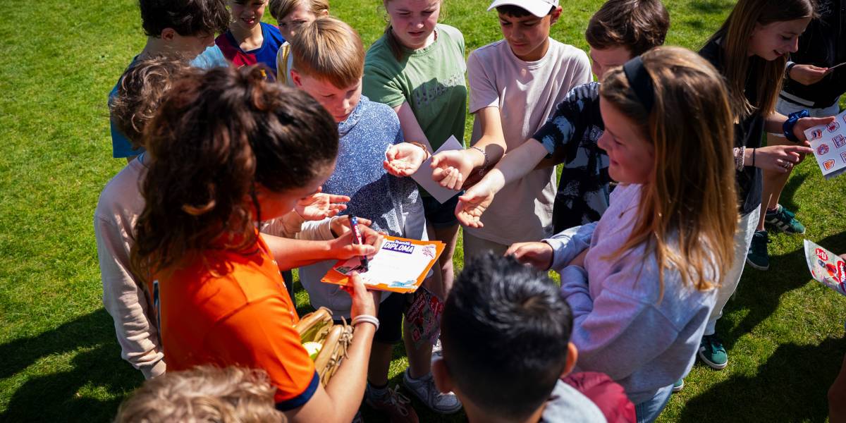 TeamNL-ers bezoeken hun oude basisschool voor Olympic Day