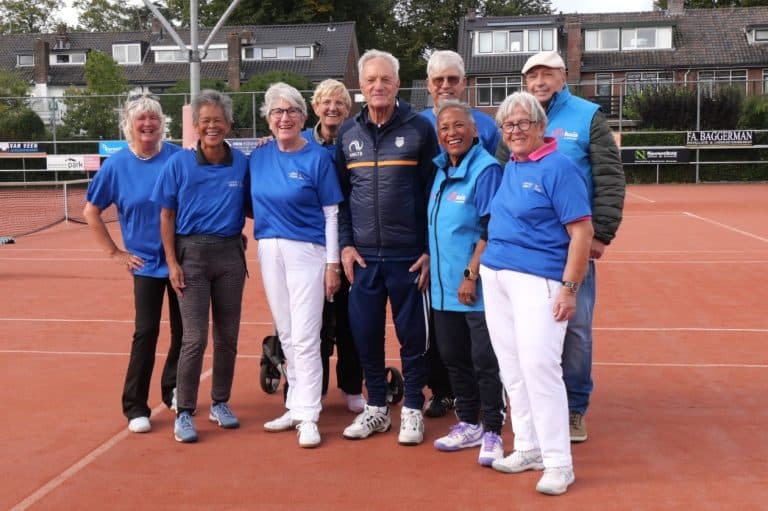 Vrijwilligers De Munnik Met Tom Okker 768X511 (1)