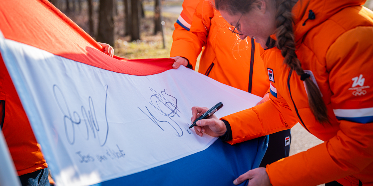 Schaatspak Joy Beune direct na 3000 meter op TeamNL Veiling
