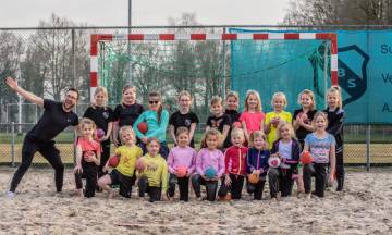 Jeugd leidt Jeugd op bij ABS Handbal uit Bathmen