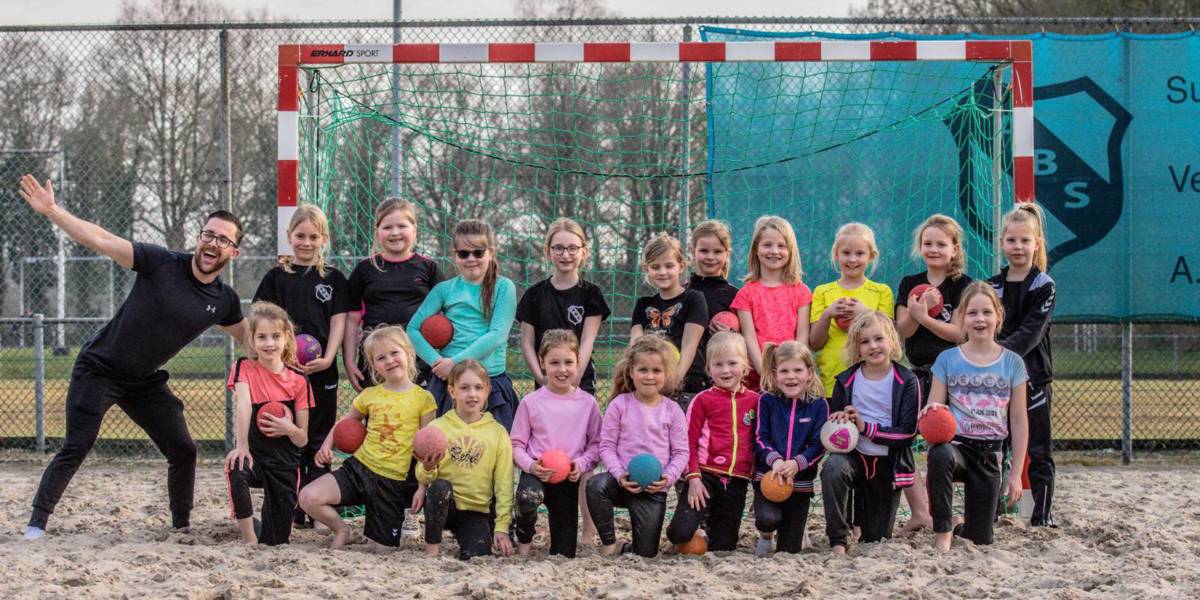 Jeugd leidt Jeugd op bij ABS Handbal uit Bathmen